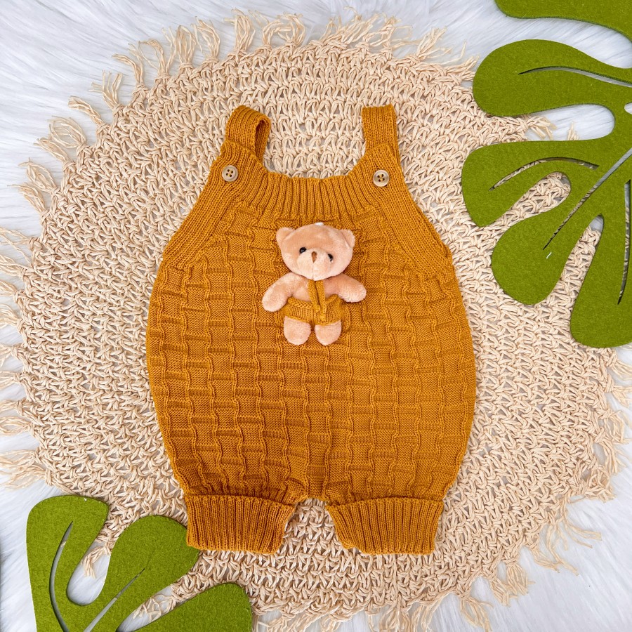 Jardineira Curta de Linha Ursinho - Mostarda Jardineira Curta de Linha Ursinho - Mostarda